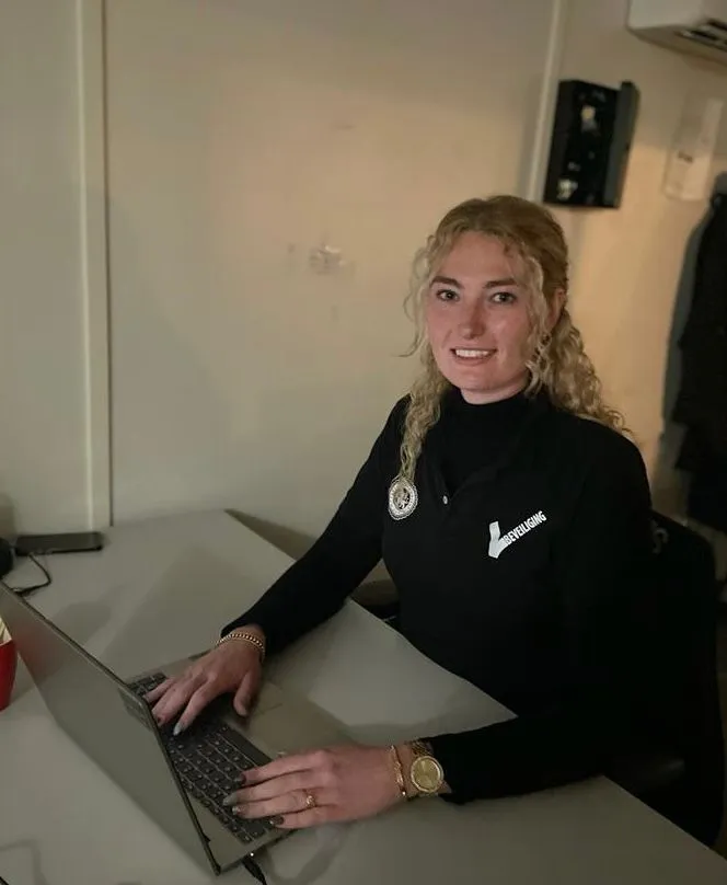 b9ec8304-cd12-43cd-8dfc-e7905f0df95d-1920w